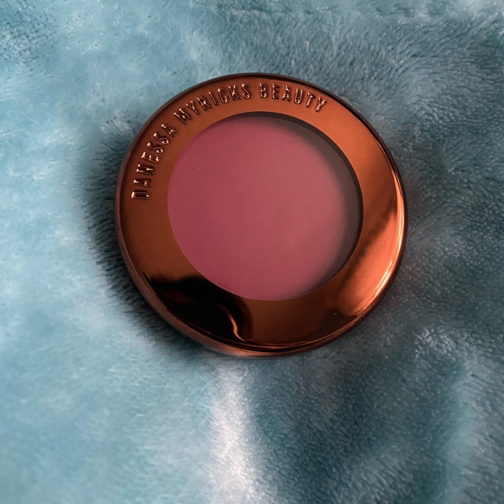 (SOLD) Brand new Danessa Myricks Blurring Balm Powder Flushed - Dancing Queen